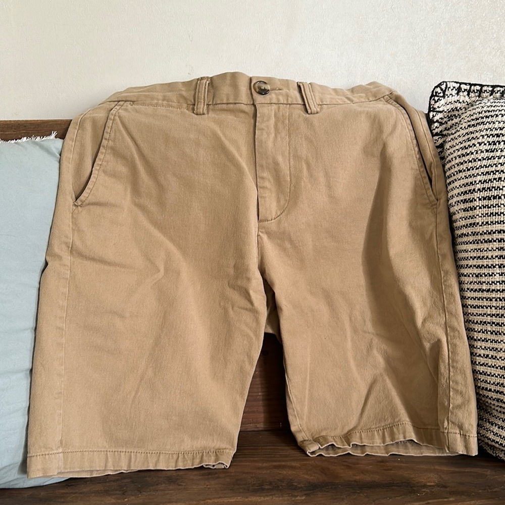 Mens Old Navy khaki shorts 7in inseam